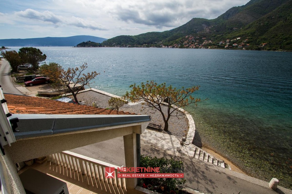Apartment-Style House a Few Metres from the Sea, Lepetani